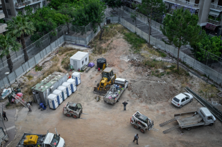 «Όχι Μετρό στην πλ. Εξαρχείων»: Νέα δικαστική δικαίωση για τις λαμαρίνες της Θεμιστοκλέους
